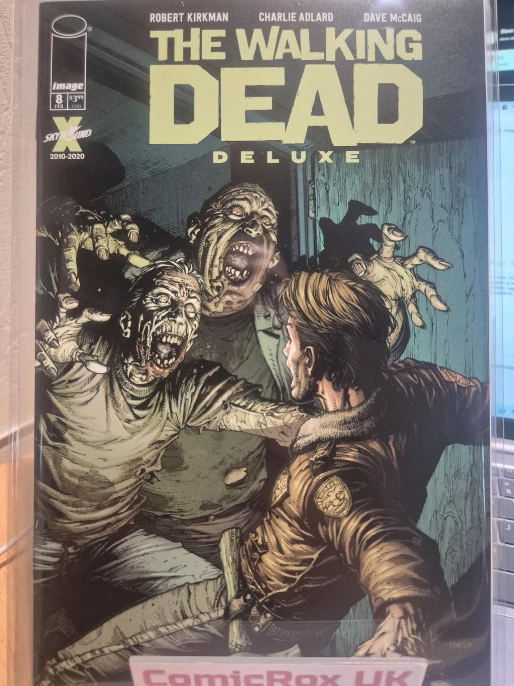 Walking Dead Deluxe (2020) #8  (9.6/9.8) Finch Cover 2021 - HIGH GRADE