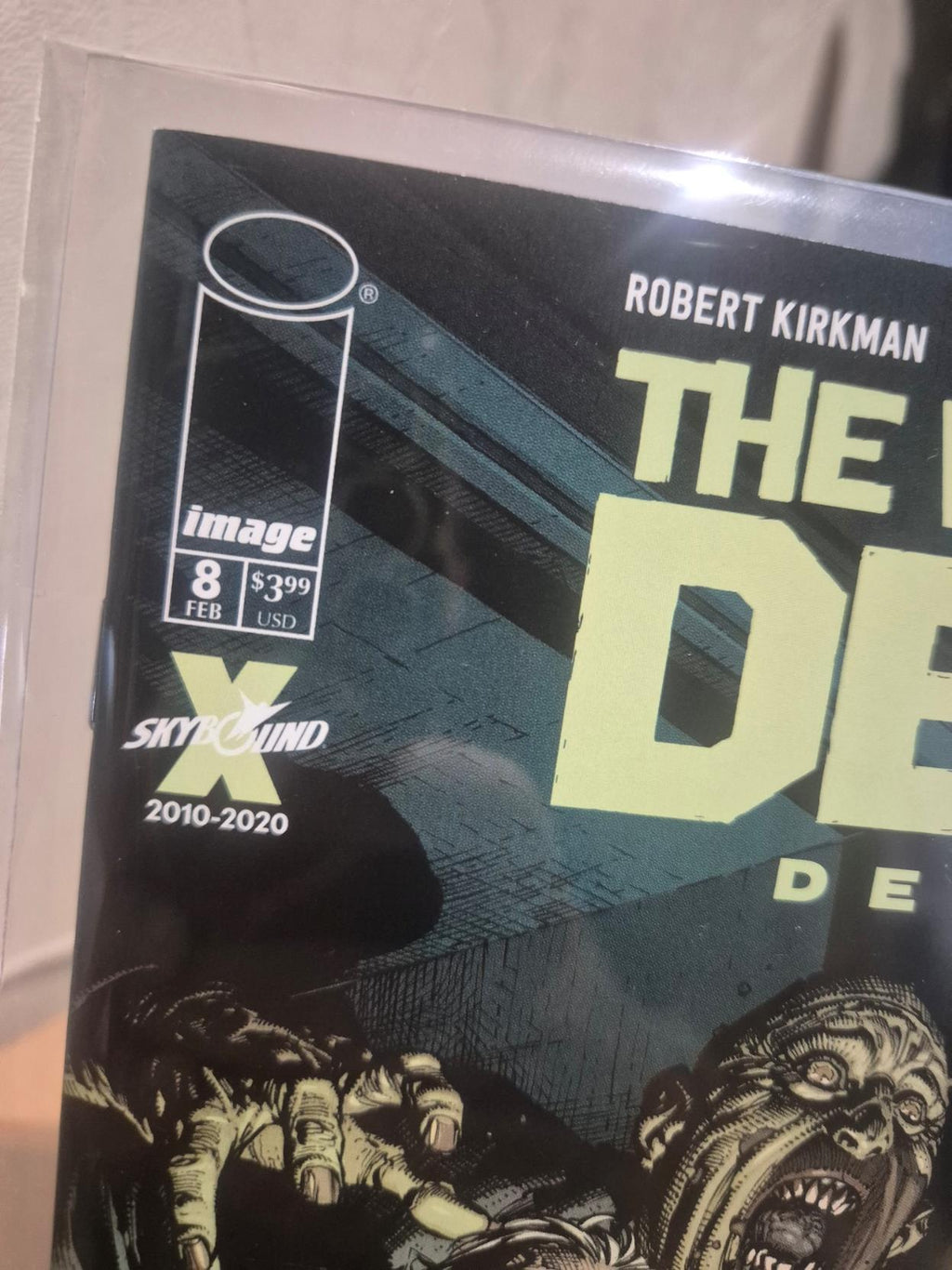 Walking Dead Deluxe (2020) #8  (9.6/9.8) Finch Cover 2021 - HIGH GRADE