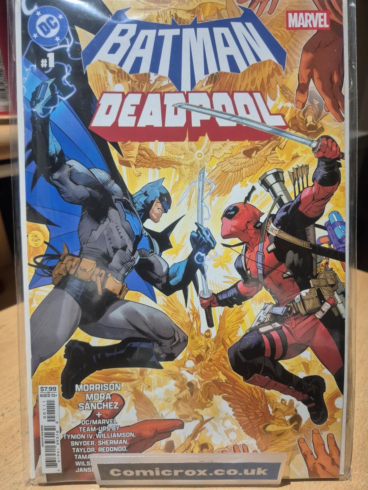 DC MARVEL BATMAN DEADPOOL #1 CVR A DAN MORA (19/11/2025)