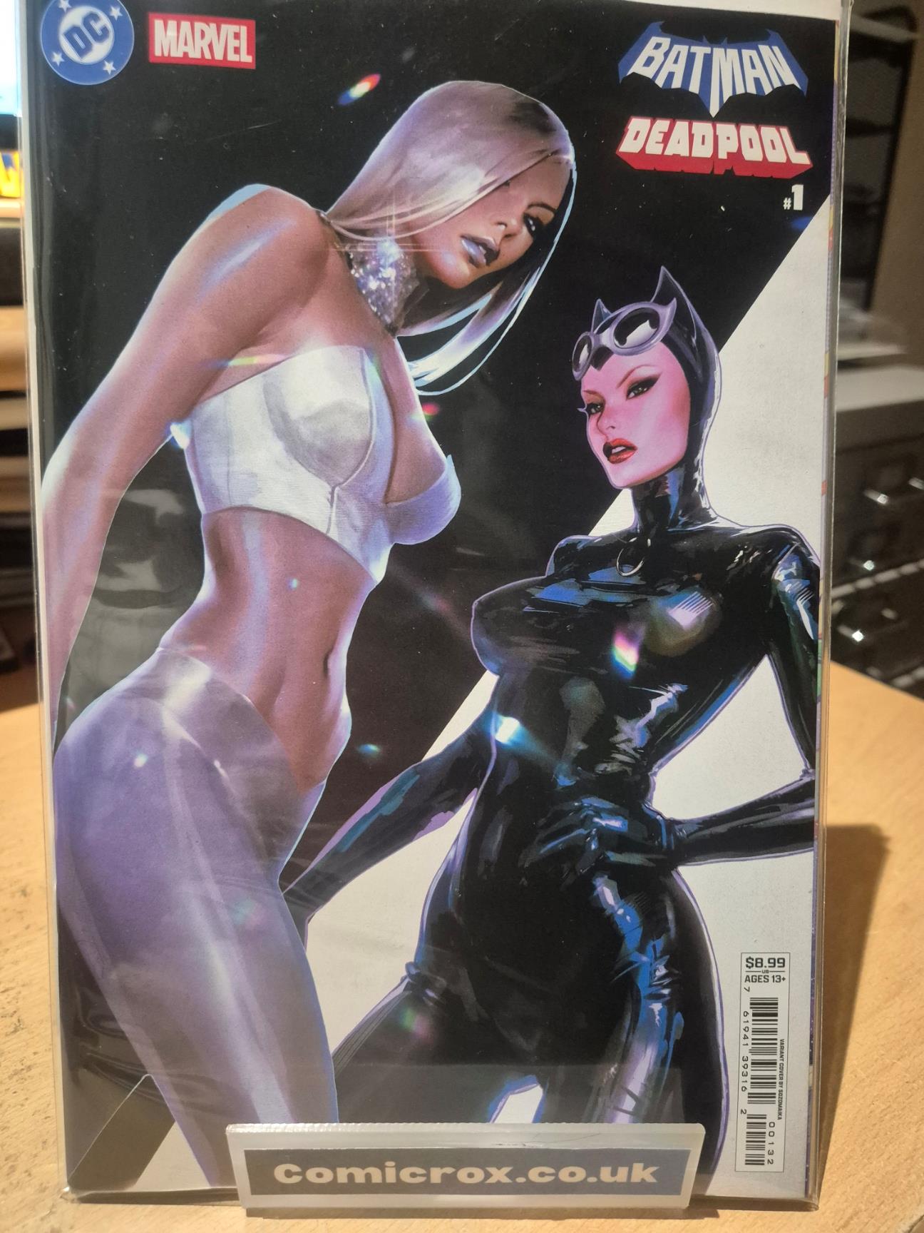 DC MARVEL BATMAN DEADPOOL #1 SOZOMAIKA CATWOMAN FROST VARIANT (19/11/2025)