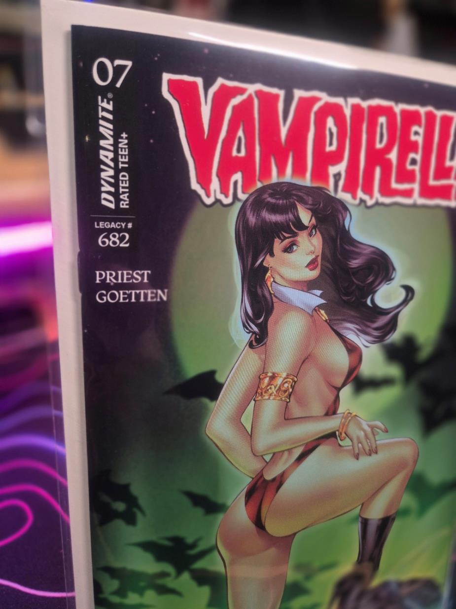 Vampirella, #7 Elias Chatzoudis Variant, New/NM