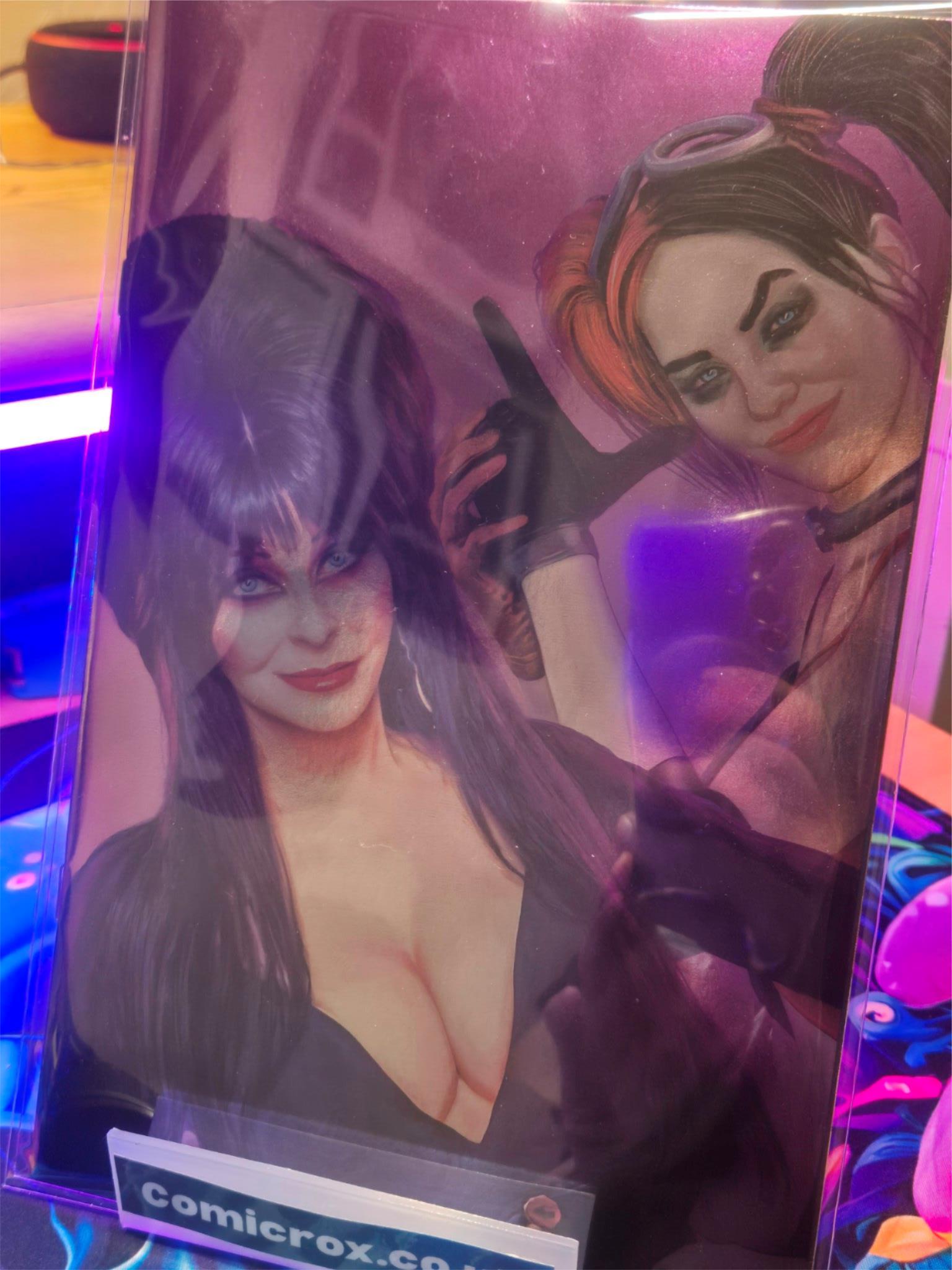 Harley Quinn X Elvira #1, Mark Spears Foil, Full Art Pink Variant, Mylar, NM