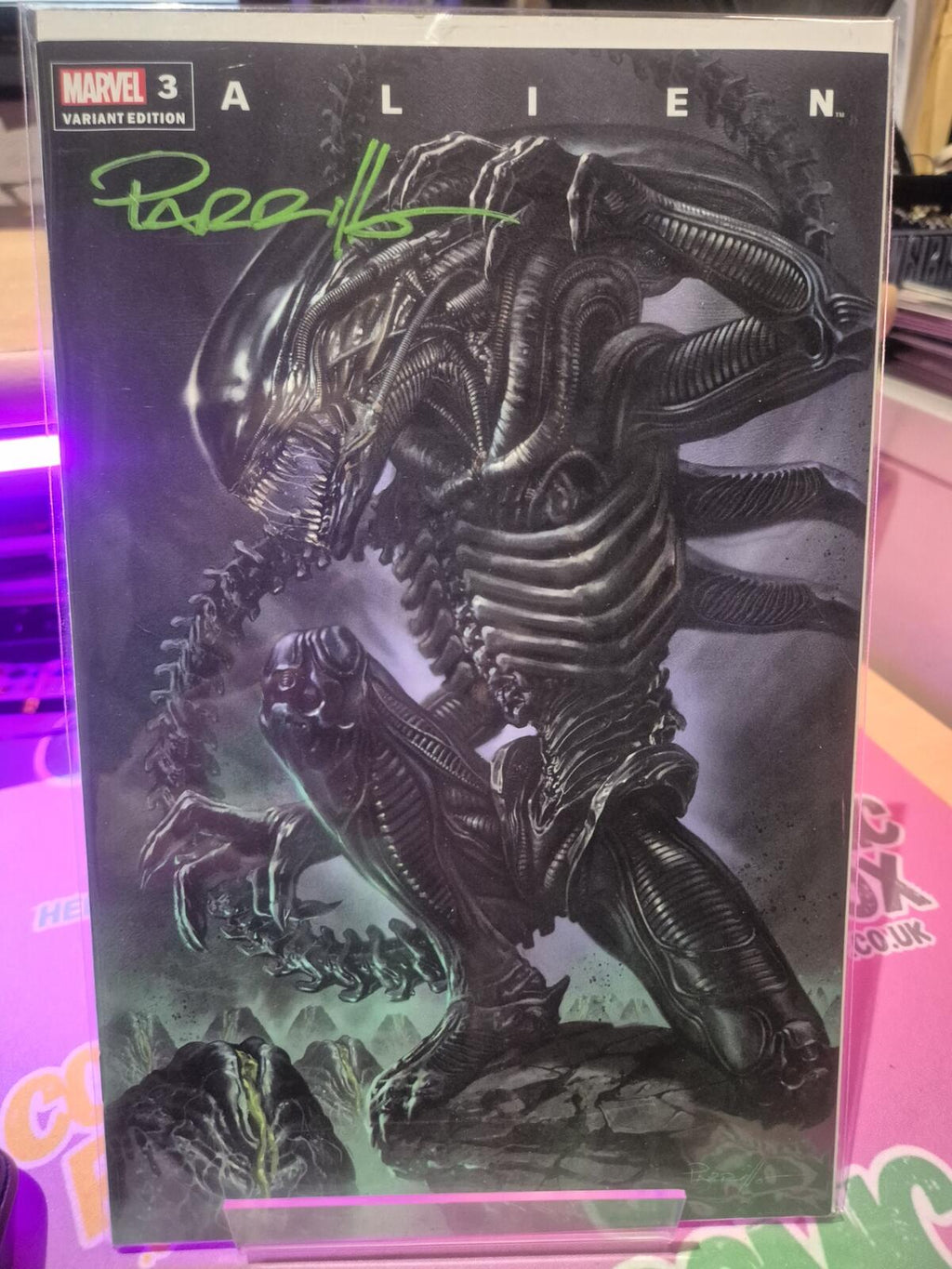 Alien #3, Trade Dress, Signed by Lucio Parrillo, with COA, NM