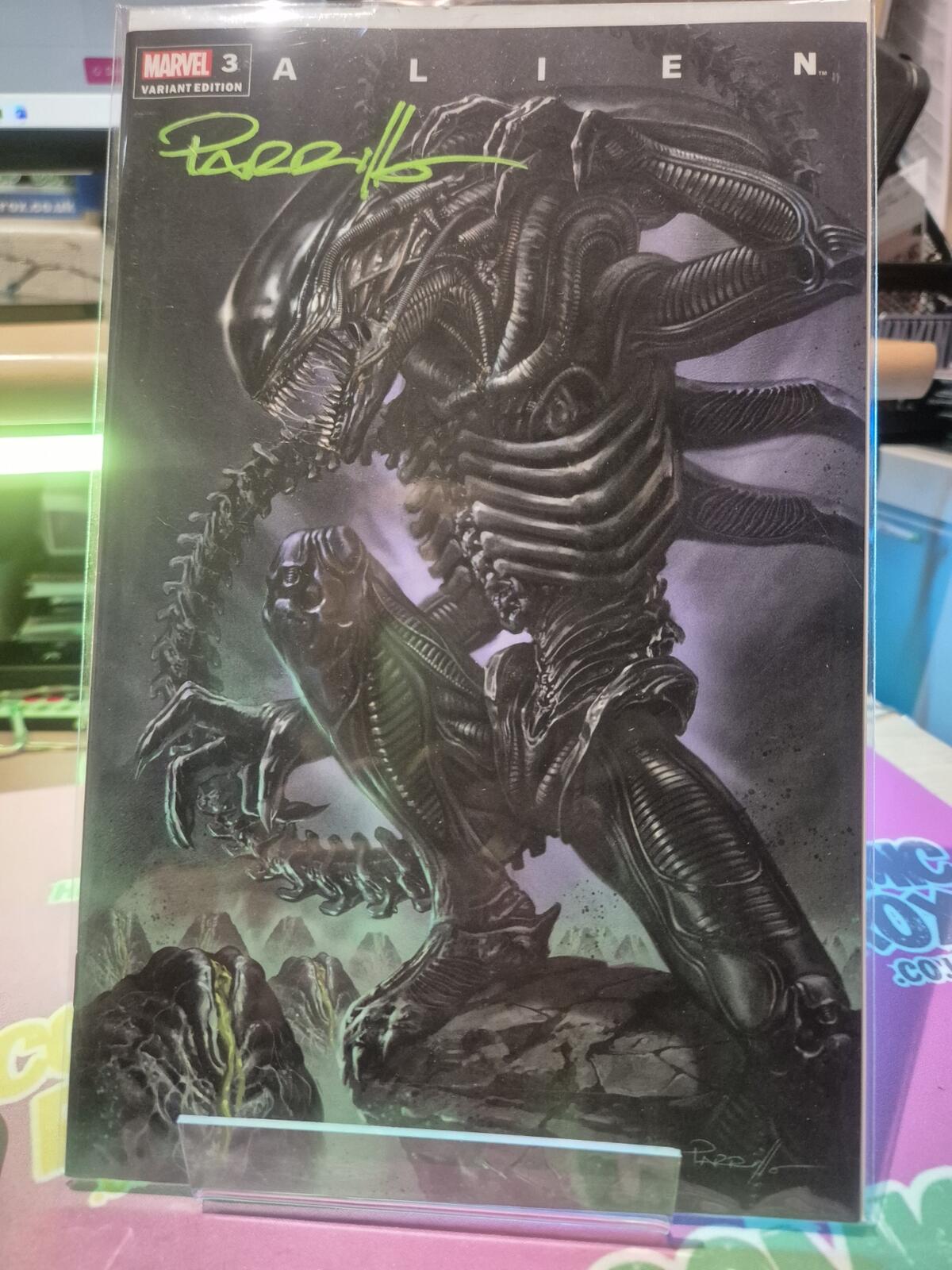 Alien #3, Trade Dress, Signed by Lucio Parrillo, with COA, NM