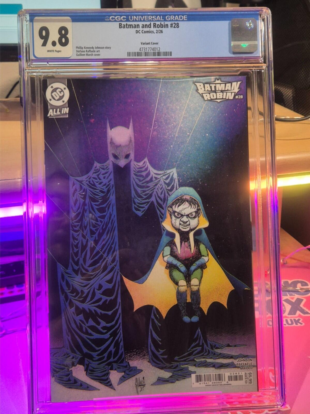 Batman and Robin #28 CGC 9.8 TOP POP! Only 9.8 On Earth, Guillem March Variant