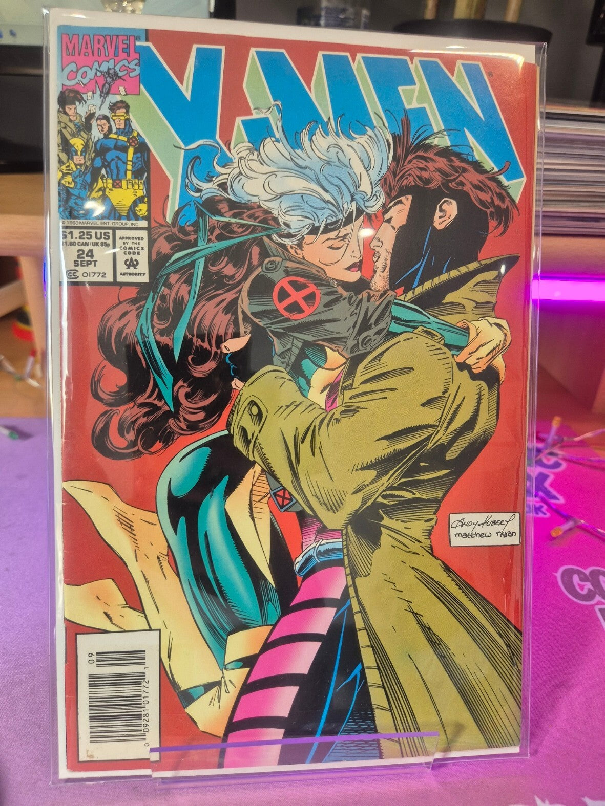 X-Men #24, 1992, Newsstand, Rogue & Gambit Kiss Cover, VF/VF+