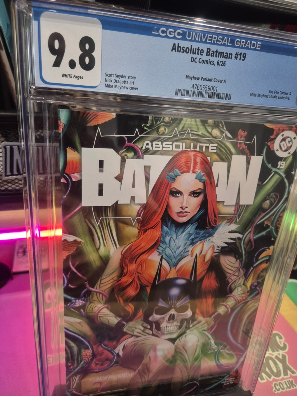 Absolute Batman #19, CGC 9.8, Mike Mayhew, Ltd 3000 in the world