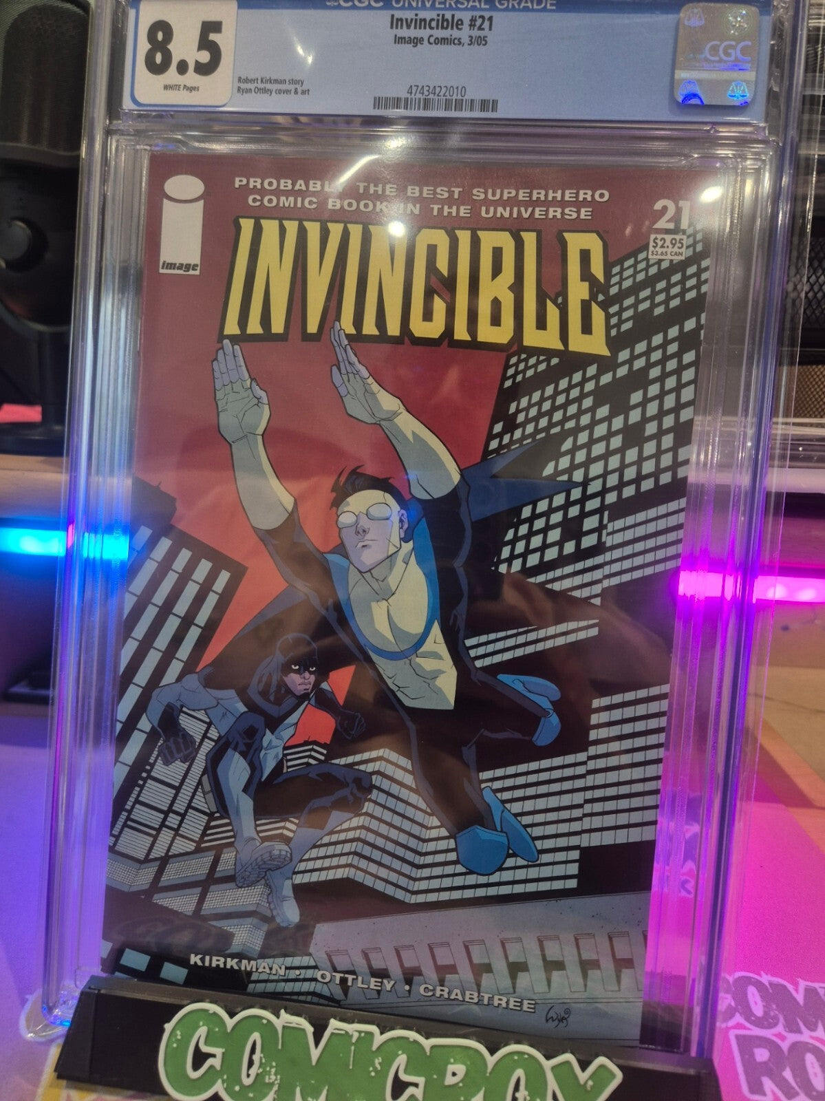 Invincible #21, CGC 8.5, 2005, 1st app. Darkwing II, Ryan Ottley Cover