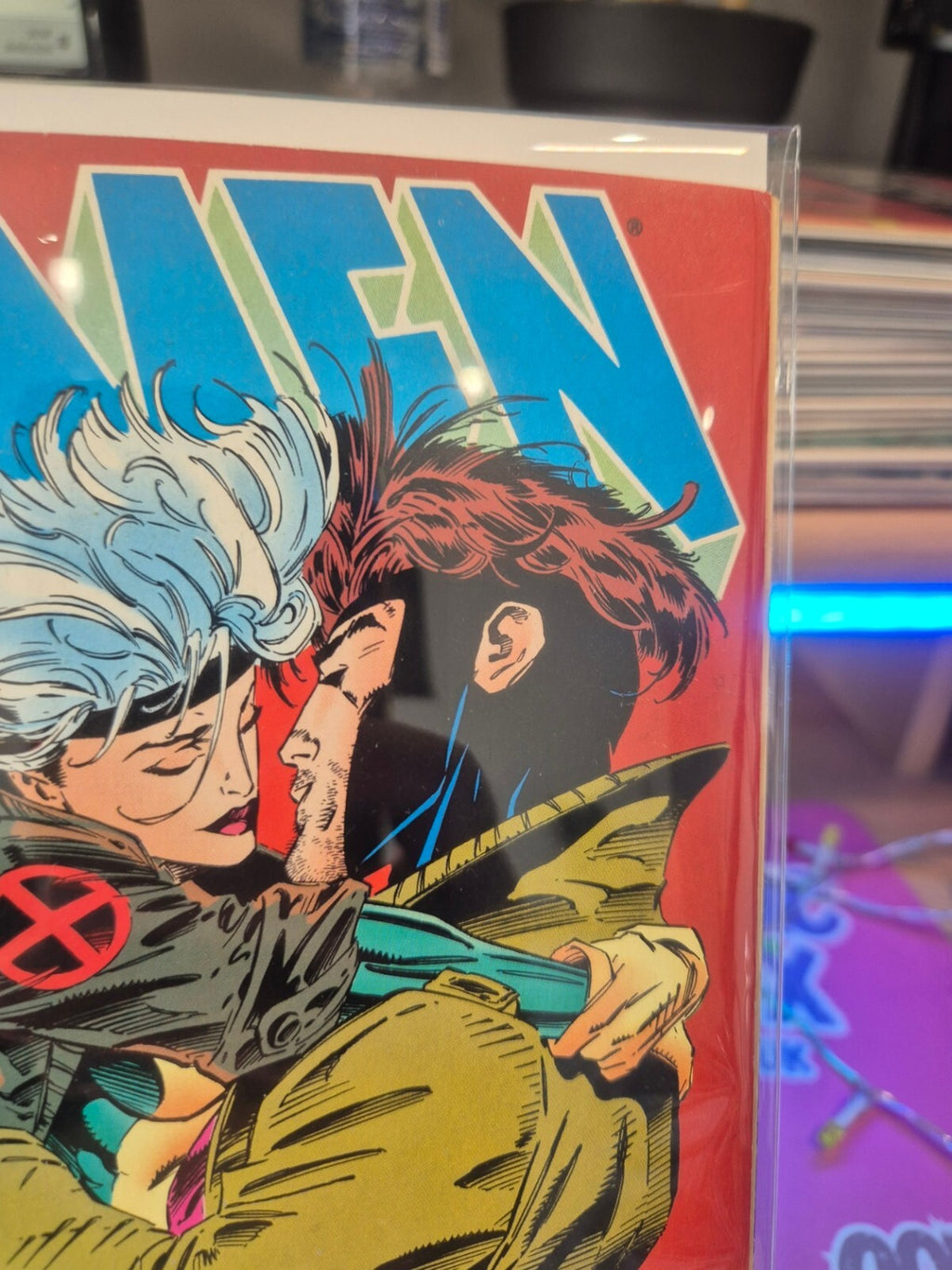 X-Men #24, 1992, Newsstand, Rogue & Gambit Kiss Cover, VF/VF+