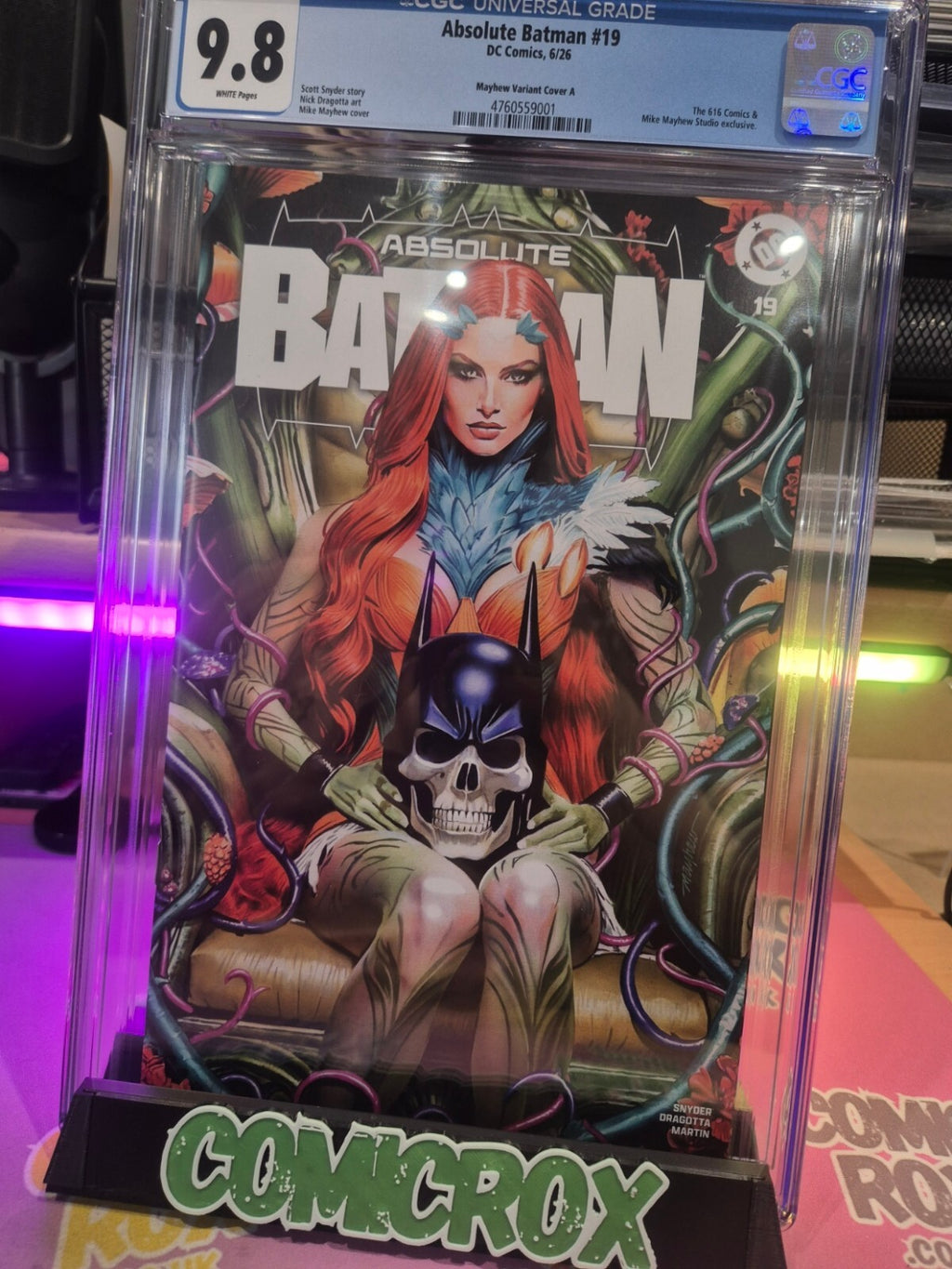 Absolute Batman #19, CGC 9.8, Mike Mayhew, Ltd 3000 in the world