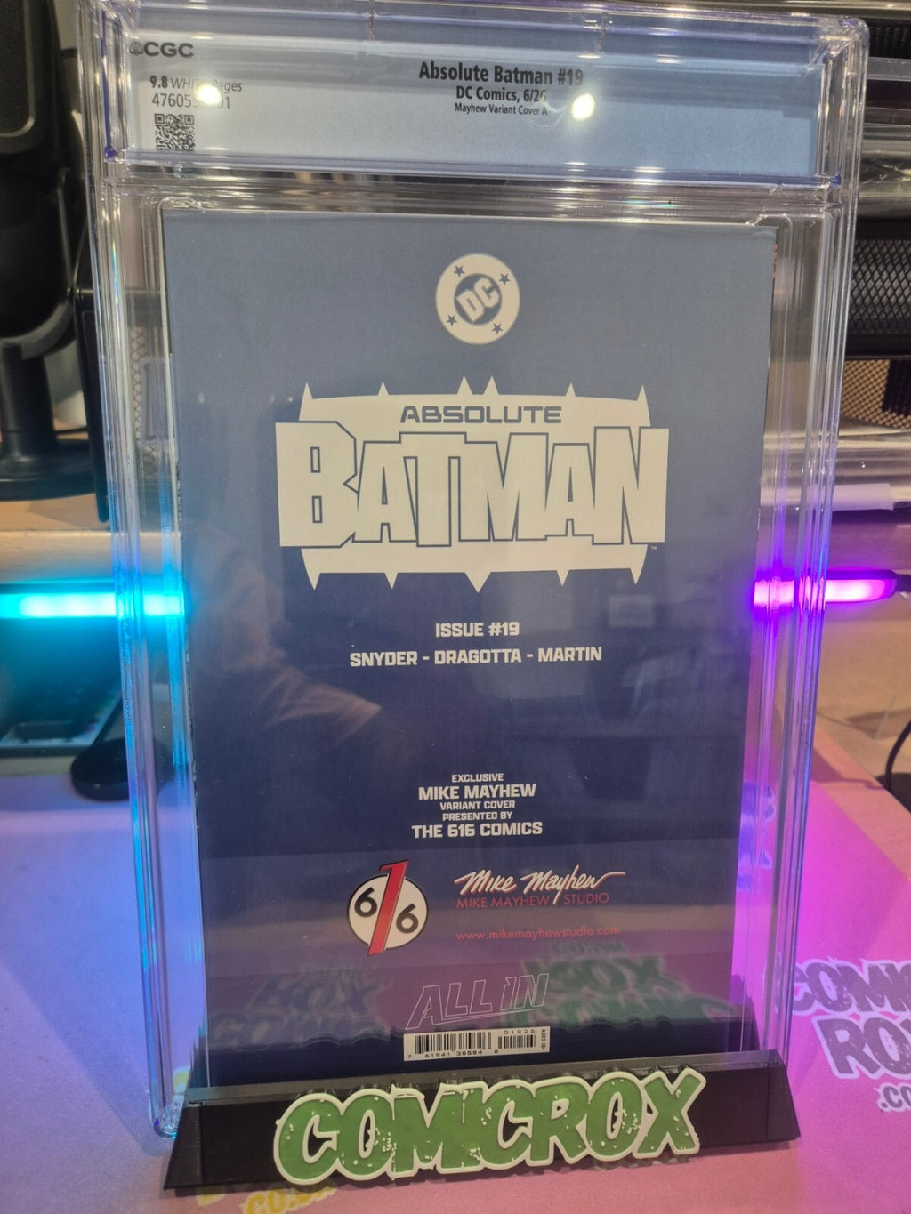 Absolute Batman #19, CGC 9.8, Mike Mayhew, Ltd 3000 in the world