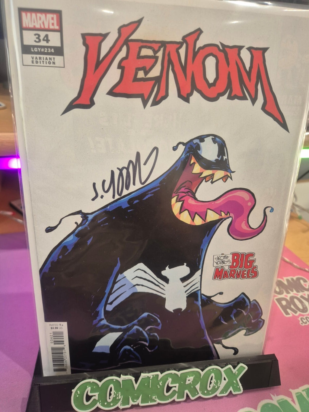 Venom #34, Signed by Skottie, Skottie Young Big Marvels Variant, NM