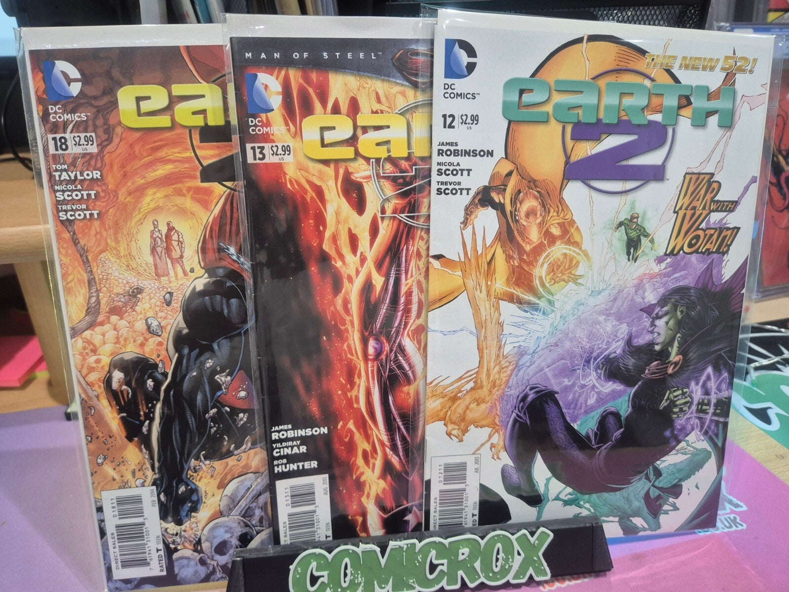 Earth 2, New 52 Bundle, Issues 0-13, 25-27 plus Annual (19 Comics) NM