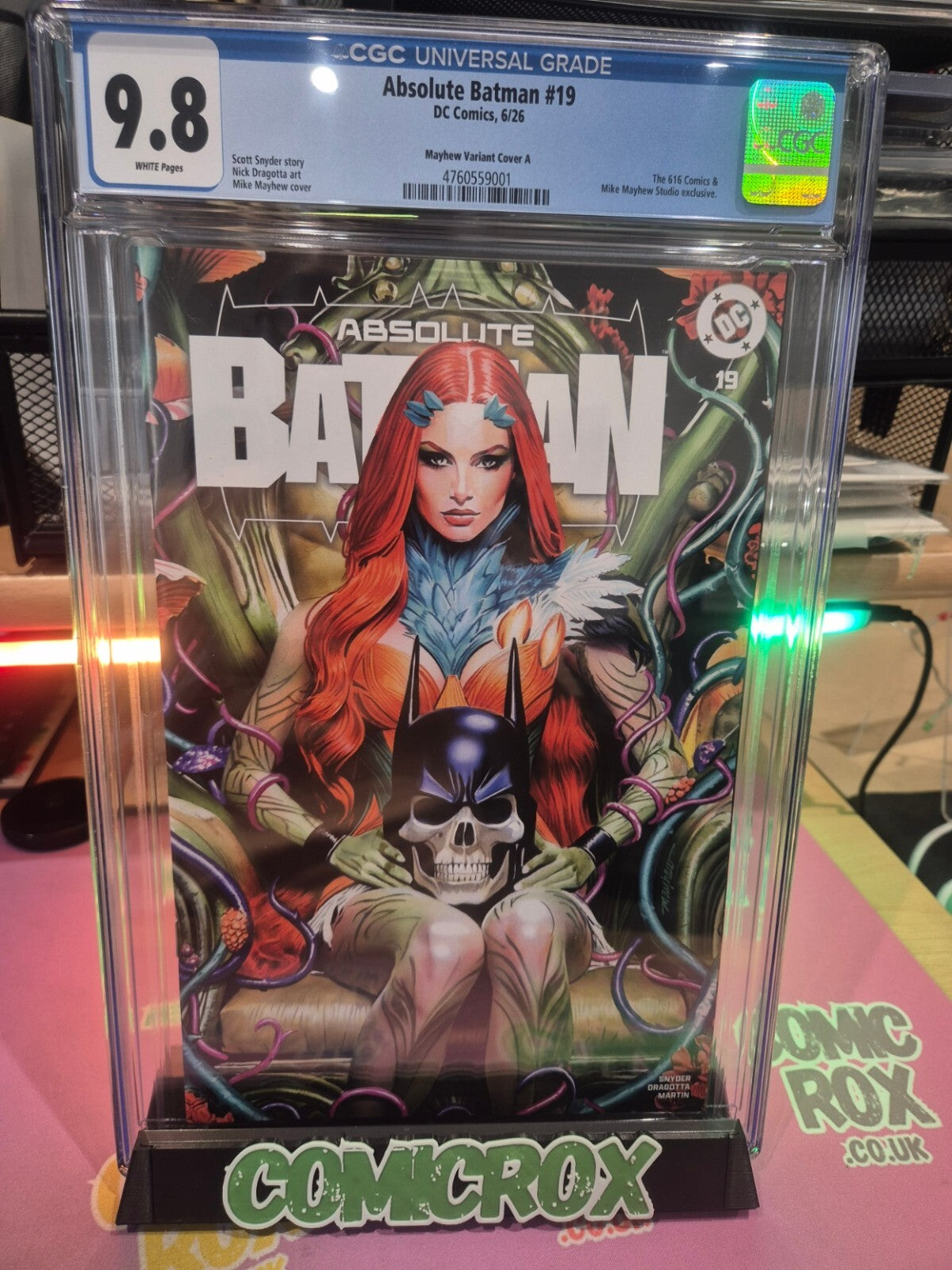 Absolute Batman #19, CGC 9.8, Mike Mayhew, Ltd 3000 in the world