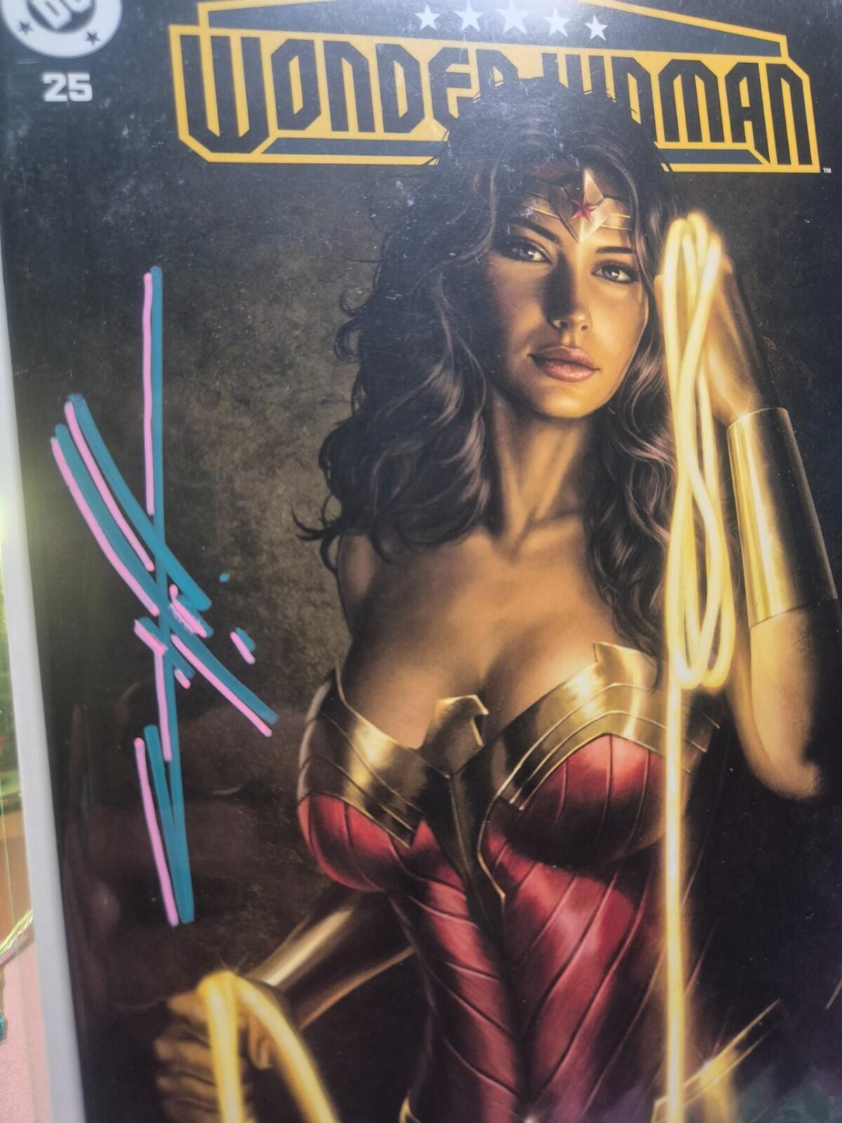 Wonder Woman #25, SIGNED BY CARLA COHEN, Ltd 3000 Copies.