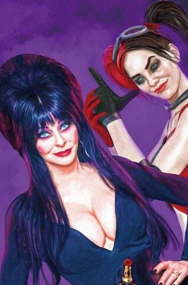 Harley Quinn X Elvira #1, Mark Spears Foil, Full Art Pink Variant, Mylar, NM